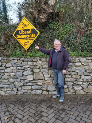 Image courtesy of Dennis Draper 2019 dennis with a stakeboard in place