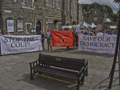 Image courtesy of Keith Selmes 2019 Banners at protest in Tavistock, 30 Agust 2019